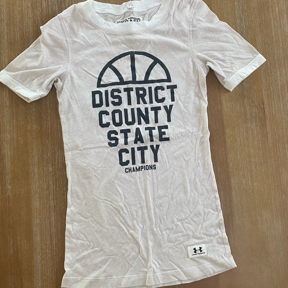 Under Armour Womens graphic tshirt size small